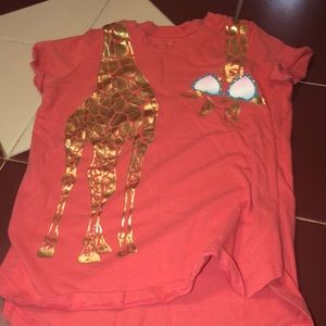 4/$35 Giraffe pink shirt. Size XS (4-5)